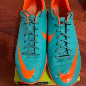 NIKE MERCURIAL VICTORY INDOOR SOCCER SHOES